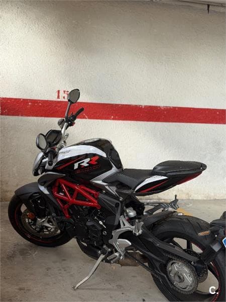 MV Agusta BRUTALE 800 – Vista 2