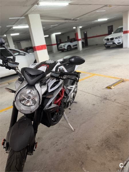 MV Agusta BRUTALE 800 – Vista 3