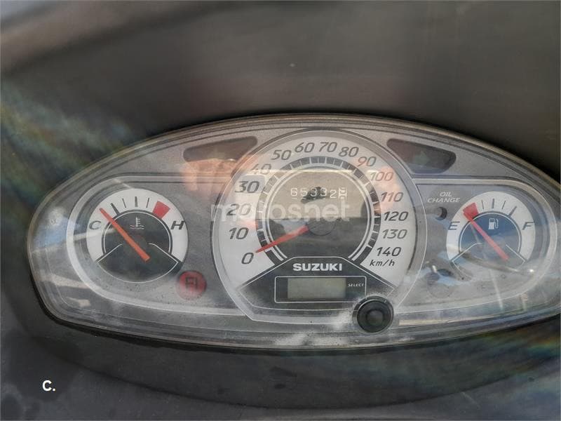 Suzuki BURGMAN 125 – Vista 3