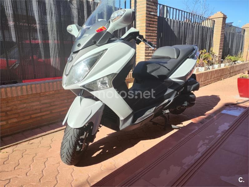 SYM Joymax 300 – Vista 1