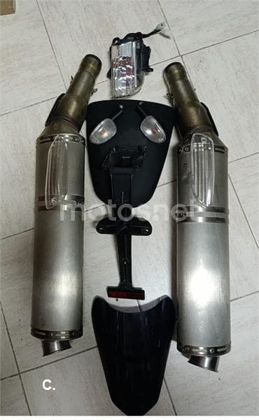 Aprilia Tuono 1000 R – Vista 8