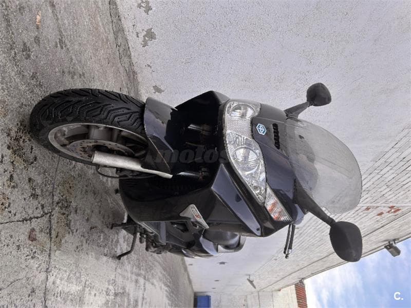 Piaggio X8 400 – Vista 1