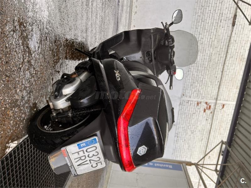 Piaggio X8 400 – Vista 3