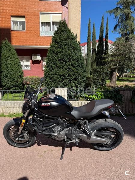 Ducati Monster 821 – Vista 3