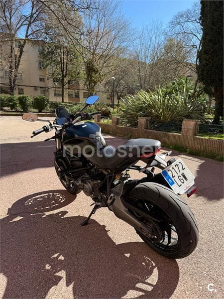 Ducati Monster 821 – Vista 4