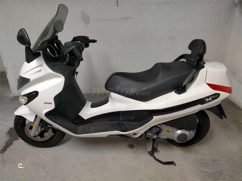 Piaggio X EVO 250 – Vista 4