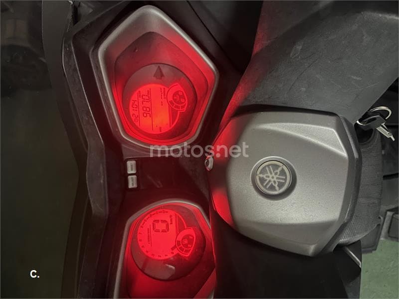 Yamaha XMAX 250 – Vista 4