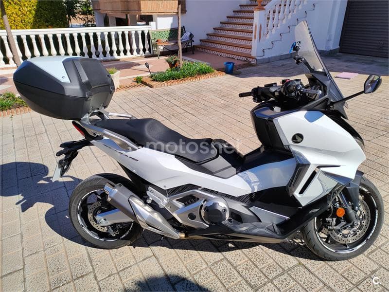 Honda Forza 750 – Vista 10