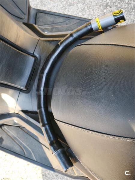 Yamaha XMAX 400 – Vista 7