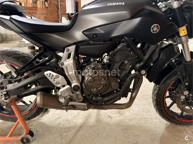 Yamaha MT-07 – Vista 13