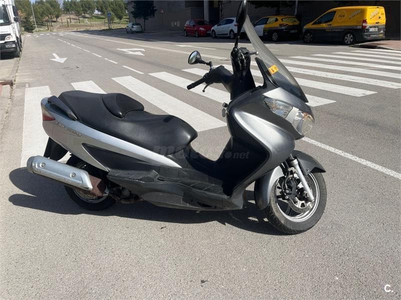 Suzuki BURGMAN 125 – Vista 2