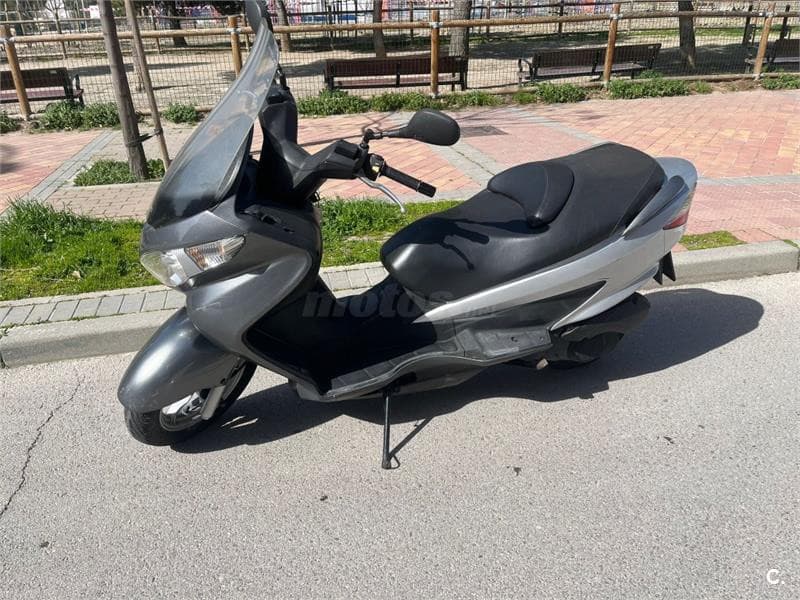 Suzuki BURGMAN 125 – Vista 3