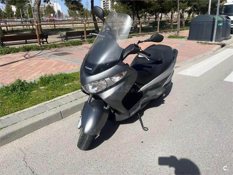 Suzuki BURGMAN 125 – Vista 4