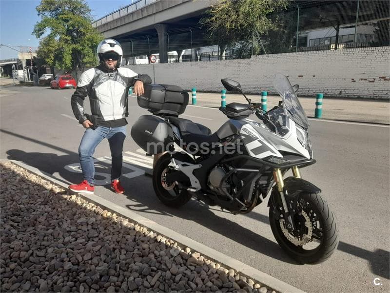 CFMOTO 650 MT – Vista 2