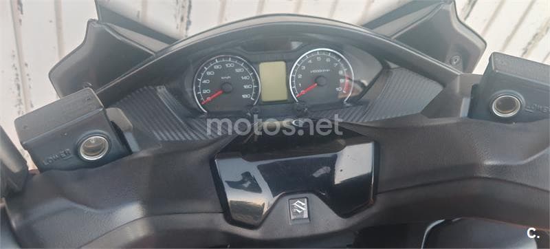 Suzuki BURGMAN 400 – Vista 4