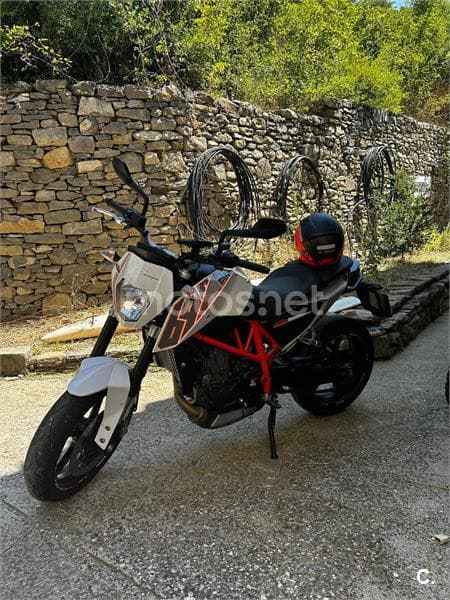 KTM 690 Duke – Vista 1