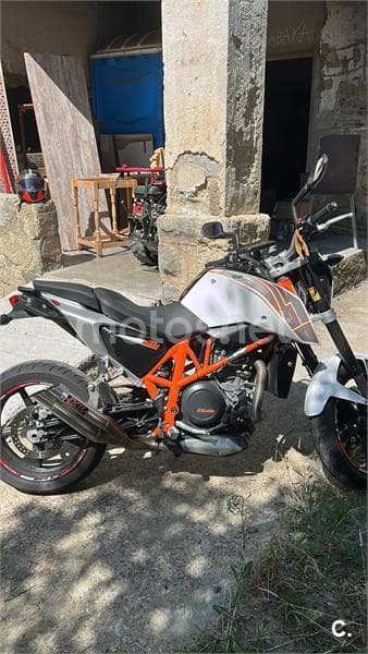 KTM 690 Duke – Vista 2