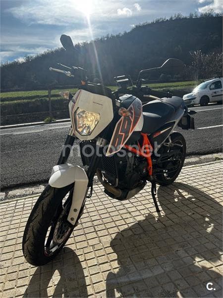 KTM 690 Duke – Vista 5
