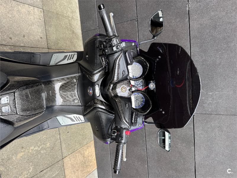 Yamaha TMAX – Vista 8