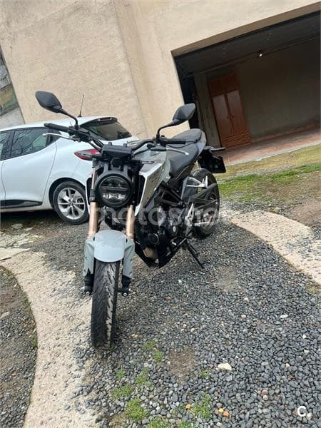 Honda CB 125 R – Vista 4