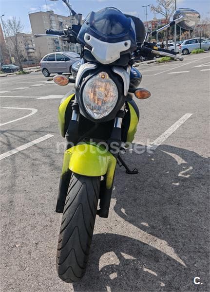 Suzuki Gladius 650 – Vista 3