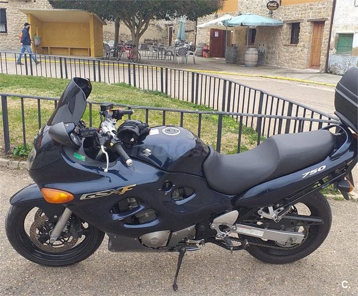 Suzuki GSX 750 F – Vista 4