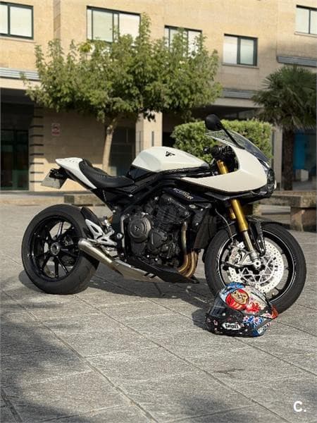 Triumph Speed Triple – Vista 1