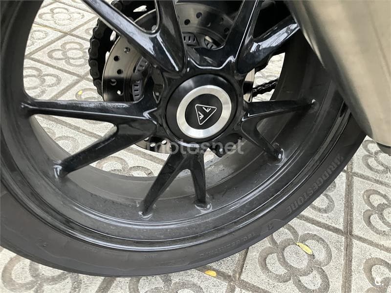 Triumph Speed Triple – Vista 2