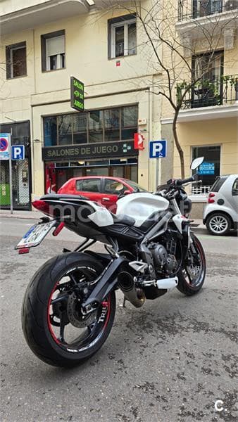 Triumph Street Triple – Vista 3