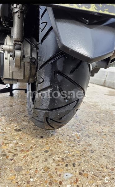 SYM Joymax 125 – Vista 6