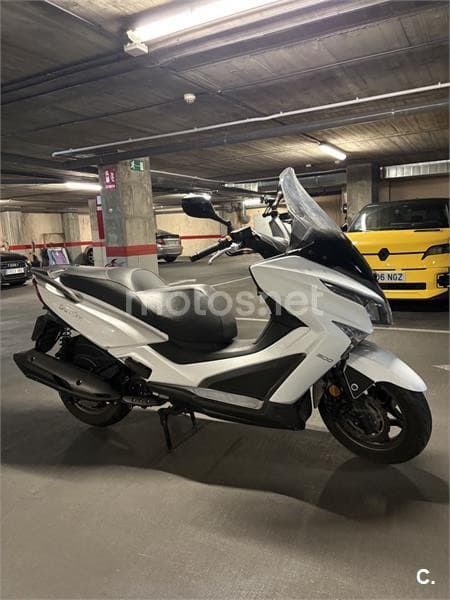 Kymco Grand Dink 300 – Vista 1