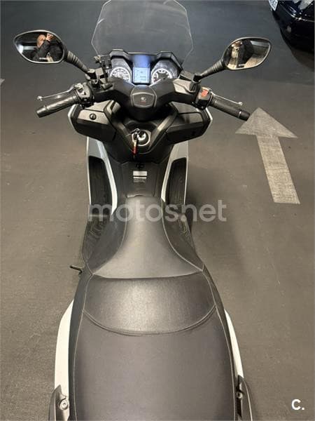 Kymco Grand Dink 300 – Vista 13