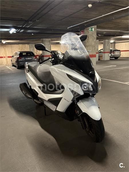 Kymco Grand Dink 300 – Vista 8