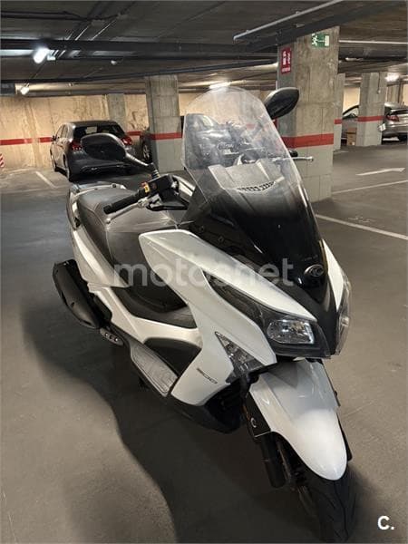 Kymco Grand Dink 300 – Vista 9