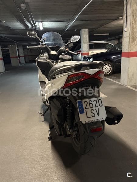 Kymco Grand Dink 300 – Vista 10