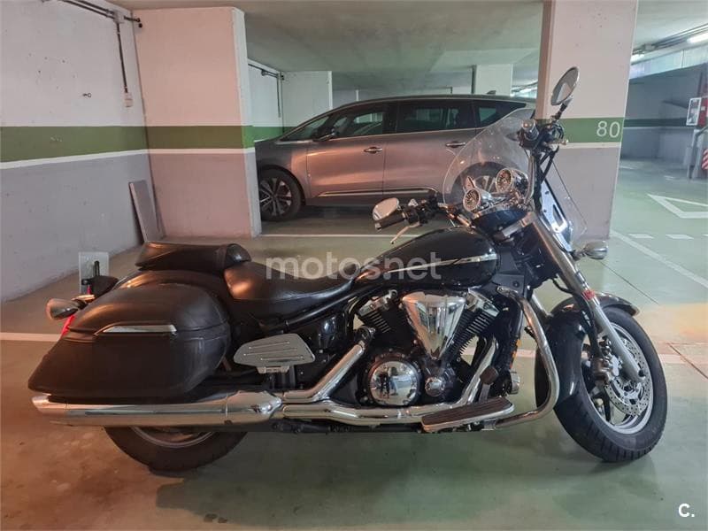 Yamaha XVS 1300 A Midnight Star – Vista 1