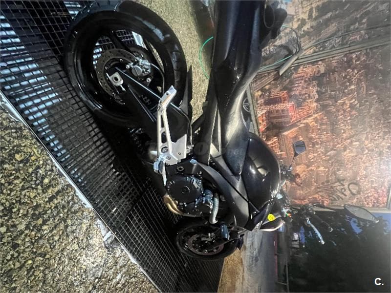 Suzuki GSR 600 – Vista 3