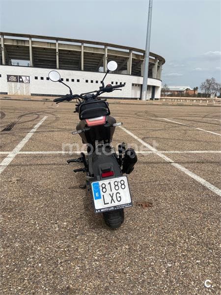 Husqvarna Svartpilen 401 – Vista 2