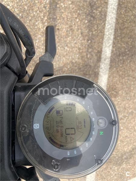 Husqvarna Svartpilen 401 – Vista 3