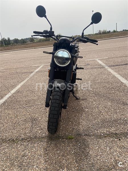 Husqvarna Svartpilen 401 – Vista 4