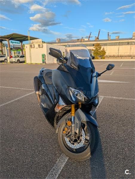Yamaha TMAX – Vista 1