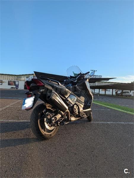 Yamaha TMAX – Vista 3