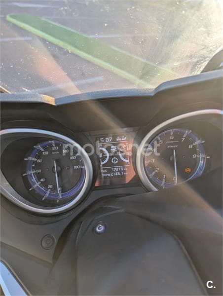 Yamaha TMAX – Vista 5