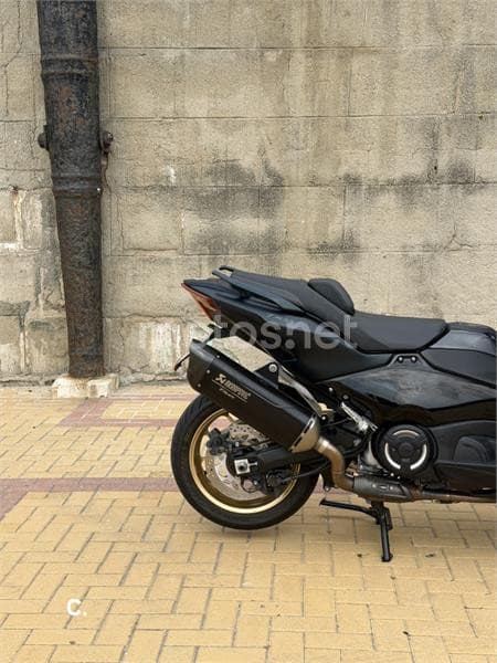 Yamaha TMAX – Vista 11