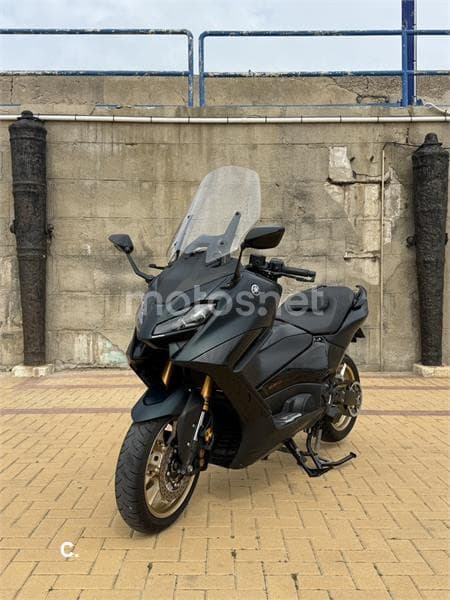 Yamaha TMAX – Vista 20