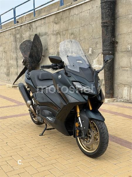 Yamaha TMAX – Vista 22