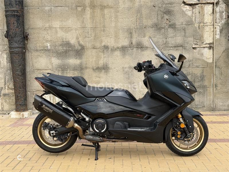 Yamaha TMAX – Vista 23