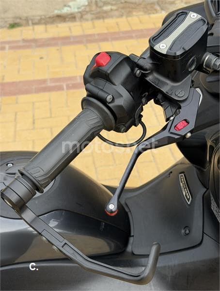 Yamaha TMAX – Vista 24