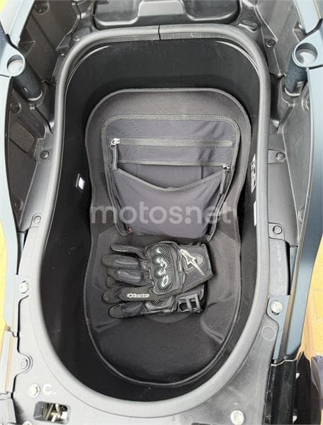 Yamaha TMAX – Vista 25