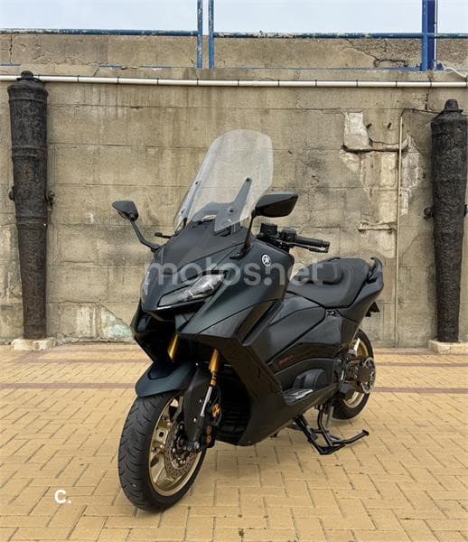 Yamaha TMAX – Vista 28